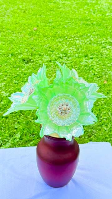 Green with Yellow Center — Vase Glass Flower