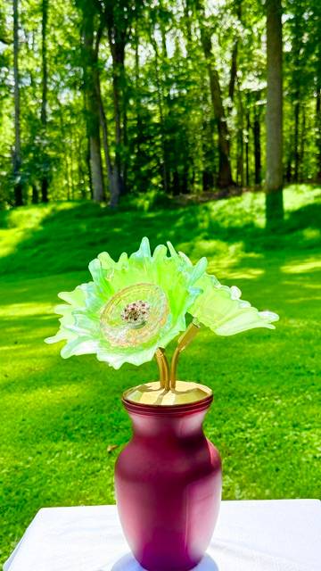 Green with Yellow Center — Vase Glass Flower — view 3
