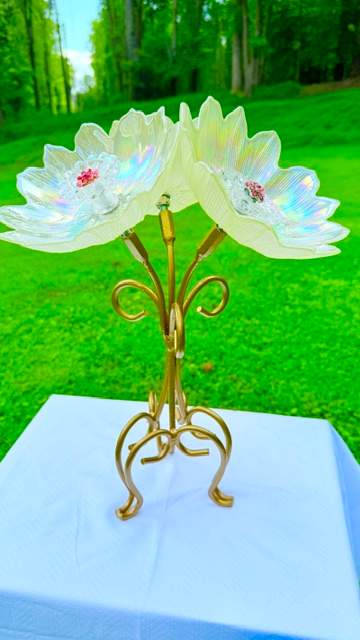 White — Metal Table Stand Glass Flower